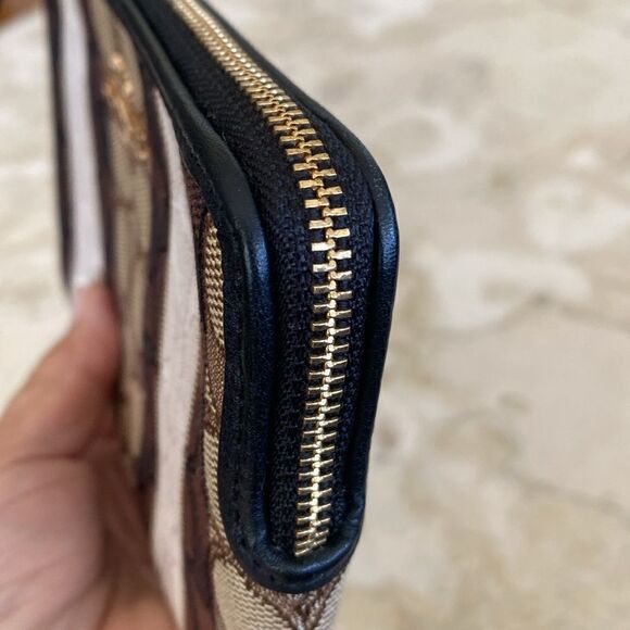 Coach Large Corner Zip Wristlet Wallet Signature Jacquard with Stripes- Unused - Picture 7 of 16